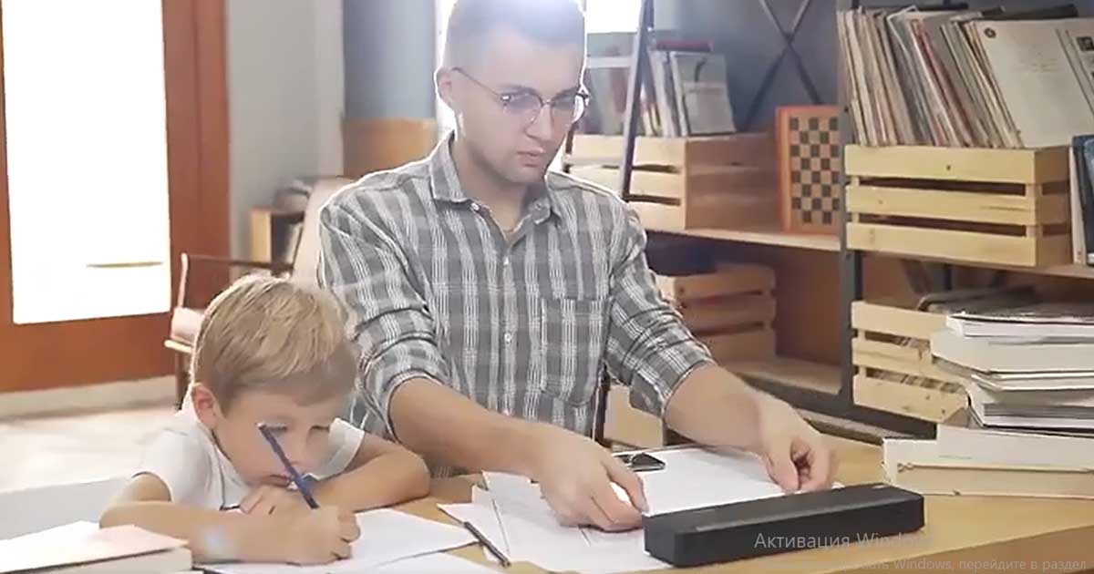 Portable printer with wireless connection and USB connection
